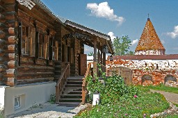Izba-trapeznaia in Syzdal, Russia