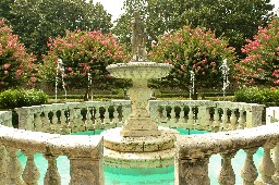 Decorative water fountain